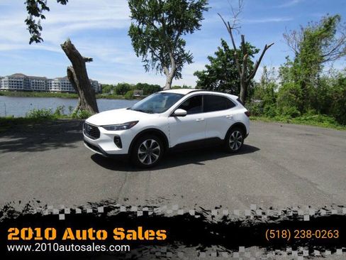 Used 2024 Ford Escape Platinum AWD/4WD image 1