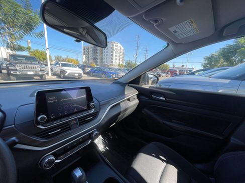 Used 2025 Nissan Altima 2.5 SV image 36