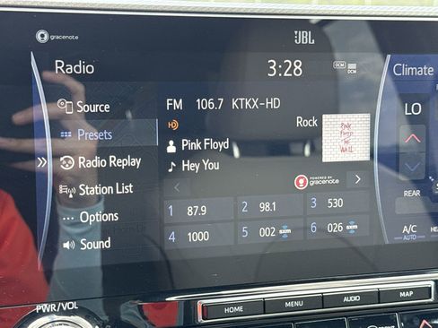 Used 2022 Toyota Highlander Platinum image 12