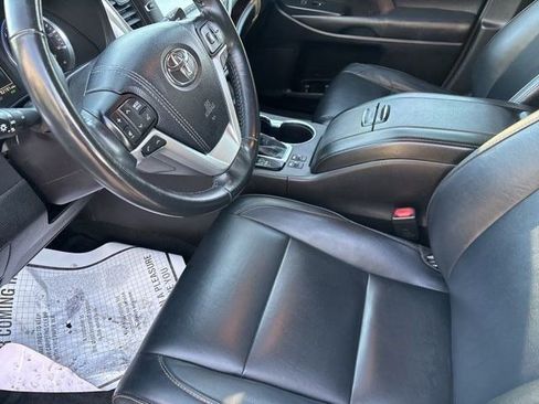 Used 2018 Toyota Highlander XLE image 11