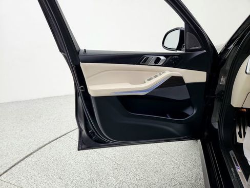 Used 2023 BMW X7 xDrive40i w/ M Sport Package image 25