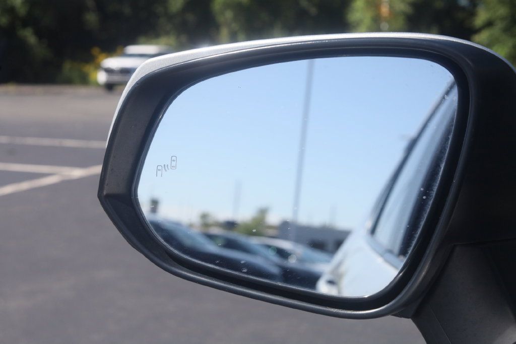 Certified 2019 Toyota RAV4 XLE AWD/4WD image 6