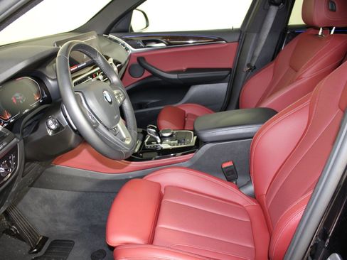 Certified 2025 BMW X4 xDrive30i image 4