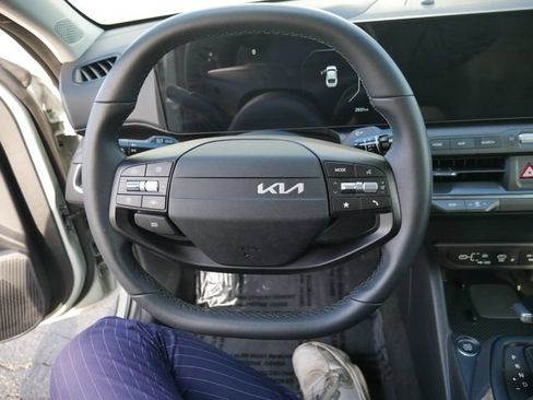 Used 2025 Kia K4 EX FWD image 27