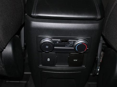 Used 2022 Ford Explorer XLT AWD/4WD image 12