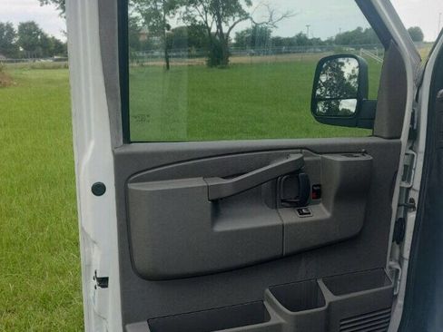 Used 2021 GMC Savana 2500 w/ Driver Convenience Package image 11