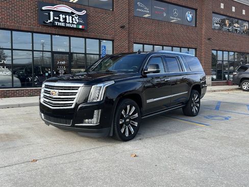 Used 2020 Cadillac Escalade ESV Platinum image 2