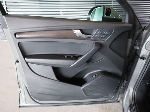 Used 2023 Audi Q5 2.0T Premium w/ Convenience Package image 27