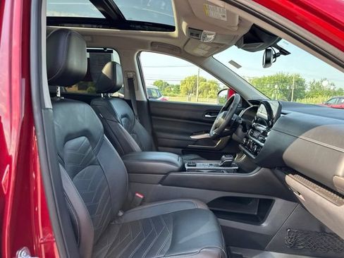 Certified 2022 Nissan Pathfinder Platinum w/ Cargo Package AWD/4WD image 35