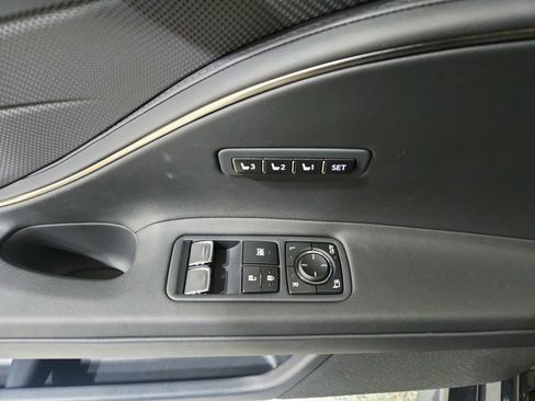 Used 2024 Lexus LC 500 Convertible image 15