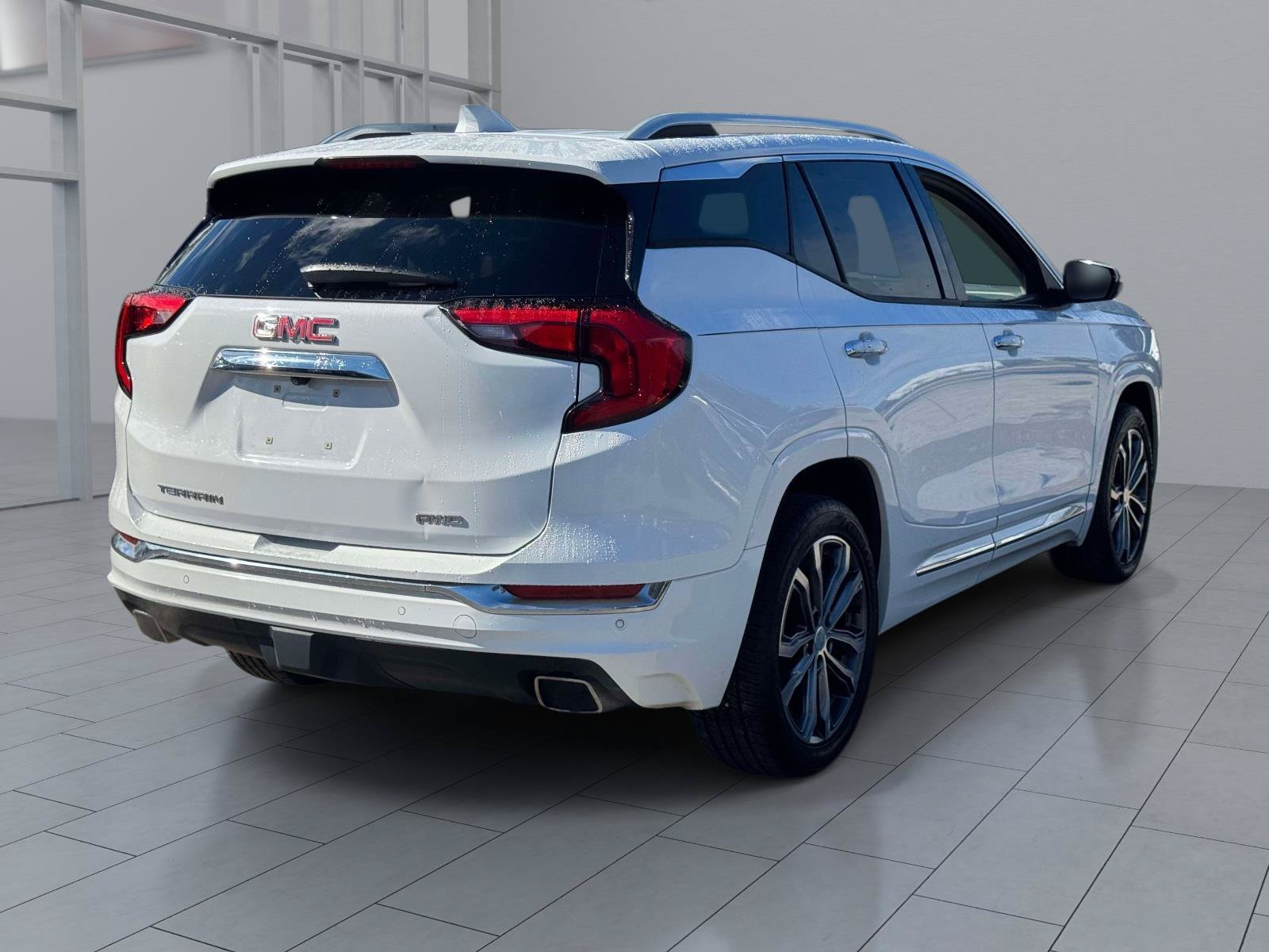 Used 2019 GMC Terrain Denali w/ Advanced Safety Package AWD/4WD image 6