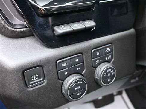 Used 2024 Chevrolet Silverado 2500 ZR2 w/ Technology Package image 23