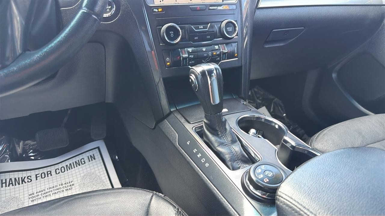 Used 2018 Ford Explorer XLT w/ Equipment Group 202A AWD/4WD image 23