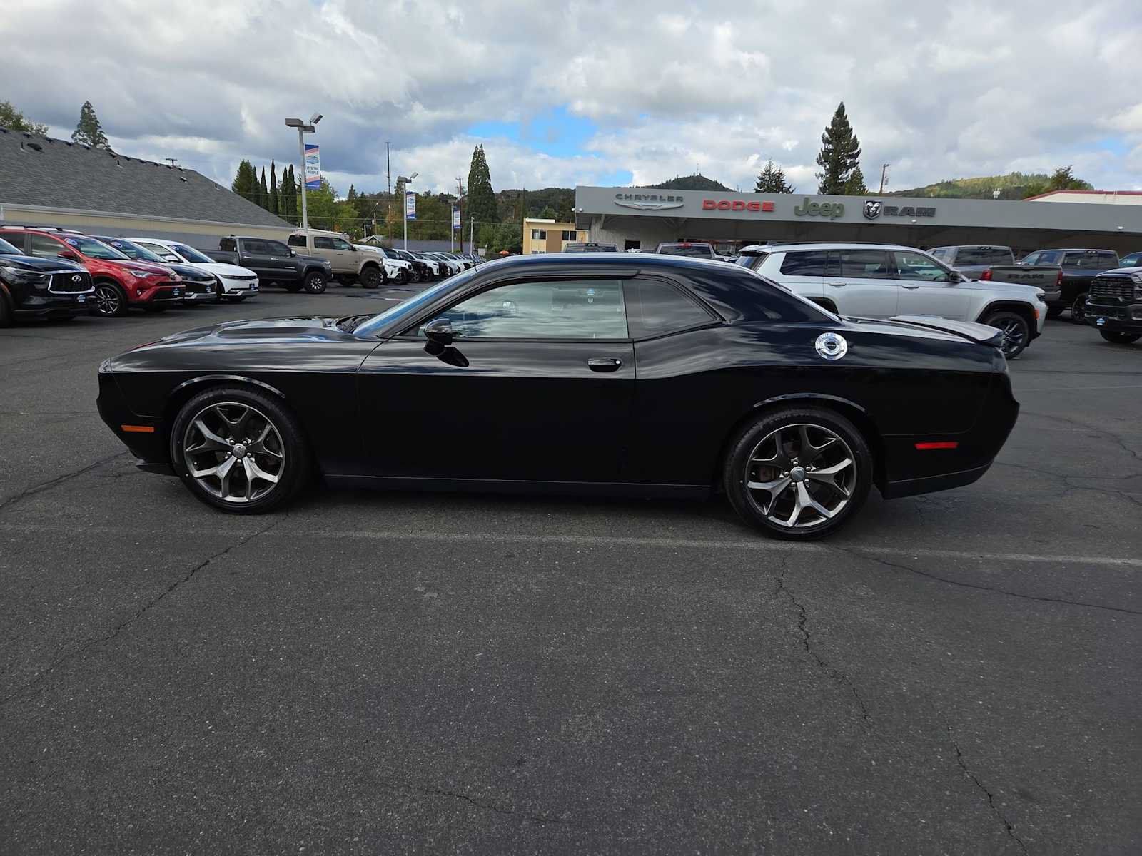 Used 2015 Dodge Challenger SXT w/ Sound Group RWD image 11