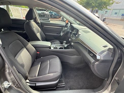 Used 2023 Nissan Altima 2.5 SV AWD/4WD image 22