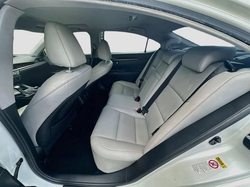 Used 2016 Lexus ES 350 w/ Premium Package w/Wood Trim FWD image 24