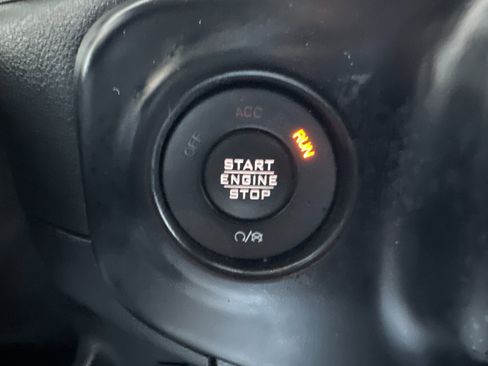 Used 2020 Jeep Wrangler Unlimited Sahara image 23