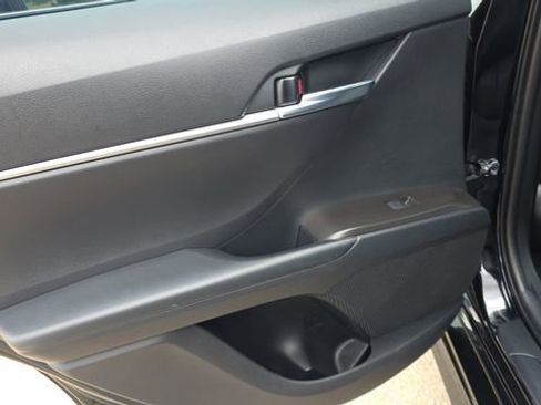 Used 2022 Toyota Camry SE FWD image 15