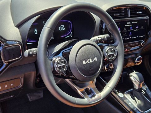 Certified 2025 Kia Soul EX FWD image 18