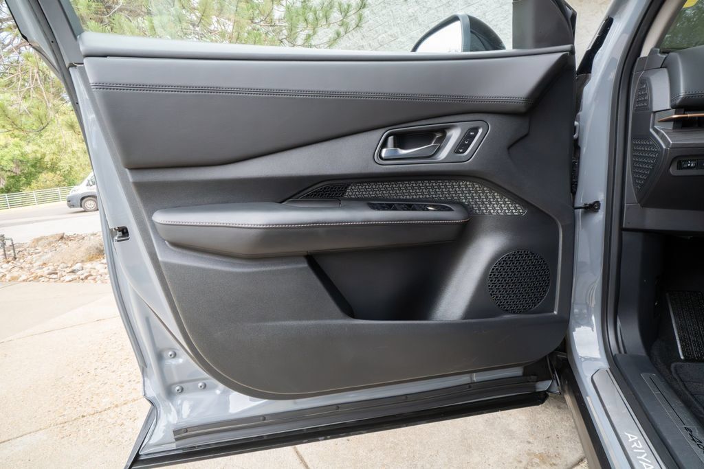 Used 2024 Nissan Ariya AWD image 7