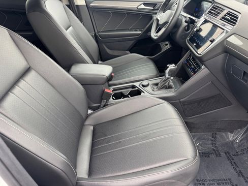 Used 2024 Volkswagen Tiguan SE image 14