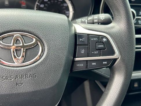 Used 2023 Toyota Highlander L AWD/4WD image 23