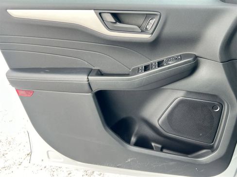 Used 2022 Ford Escape SE image 30