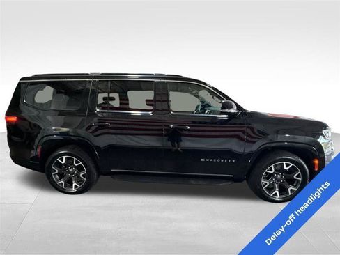 Used 2024 Jeep Wagoneer Series III AWD/4WD image 4