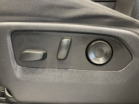 Used 2023 Chevrolet Silverado 1500 LT w/ Z71 Off-Road Package image 12