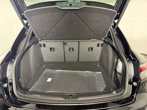 New 2026 Porsche Macan image 17