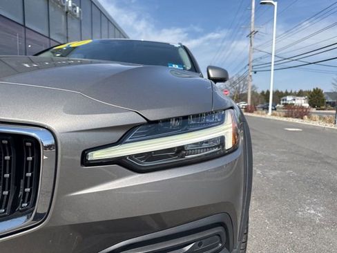 Used 2020 Volvo V60 T5 Cross Country image 8