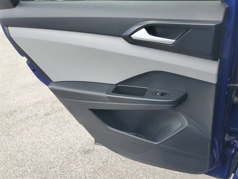 Used 2022 Volkswagen Taos SE image 57