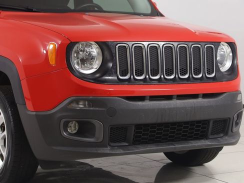 Used 2017 Jeep Renegade Latitude w/ Popular Equipment Group AWD/4WD image 31
