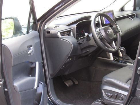 Certified 2024 Toyota Corolla Cross XLE w/ Convenience Package image 9