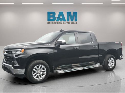 Used 2022 Chevrolet Silverado 1500 LT AWD/4WD image 4