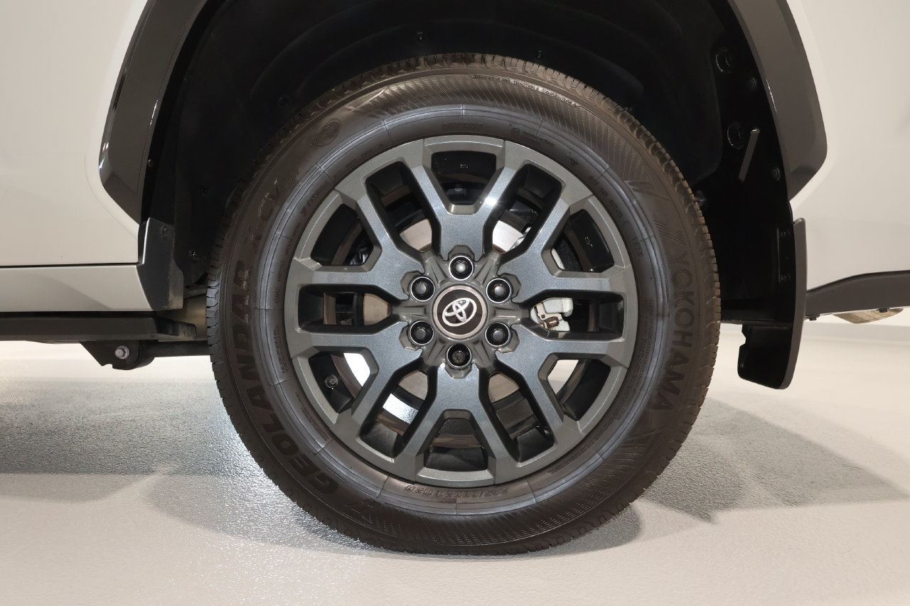 Used 2026 Toyota Sequoia Platinum AWD/4WD image 36