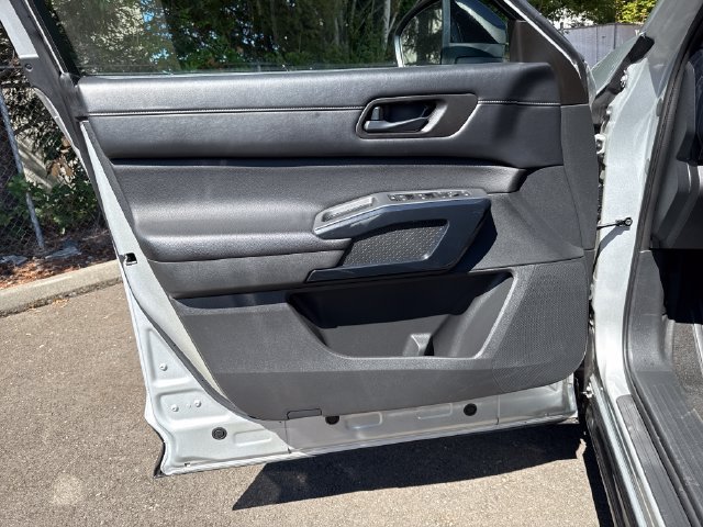 Used 2024 Nissan Pathfinder S AWD/4WD image 17