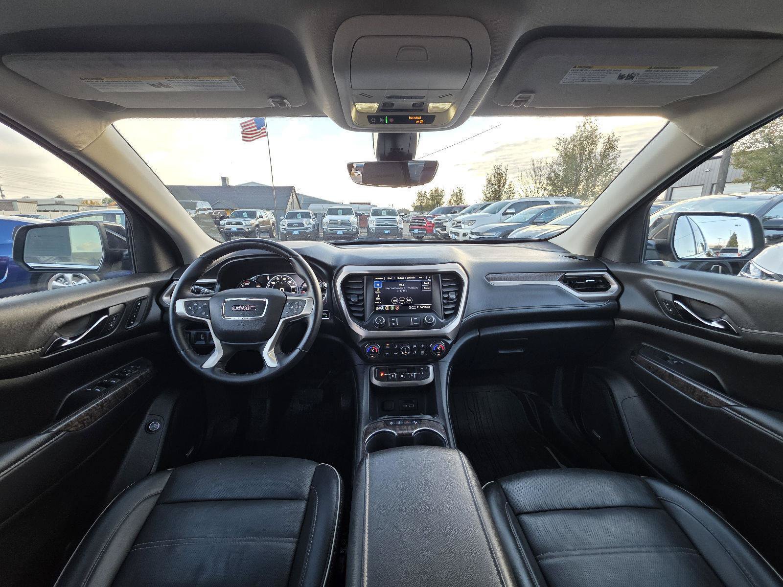 Used 2023 GMC Acadia Denali w/ Denali Ultimate Package AWD/4WD image 9