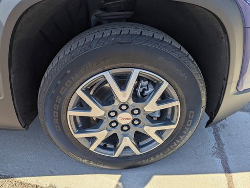 Certified 2023 GMC Acadia SLE w/ Driver Convenience Package image 9