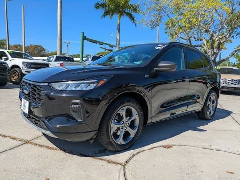 Certified 2023 Ford Escape ST-Line AWD/4WD image 3