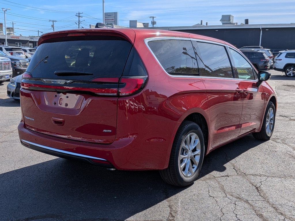 New 2027 Chrysler Pacifica Select AWD/4WD image 5
