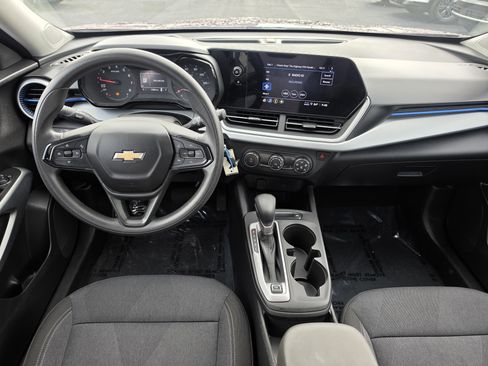 Used 2024 Chevrolet Trax LS FWD image 7