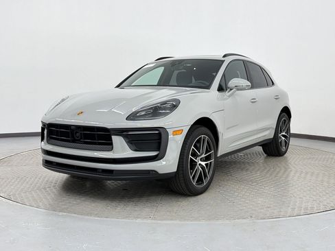 Used 2025 Porsche Macan image 1