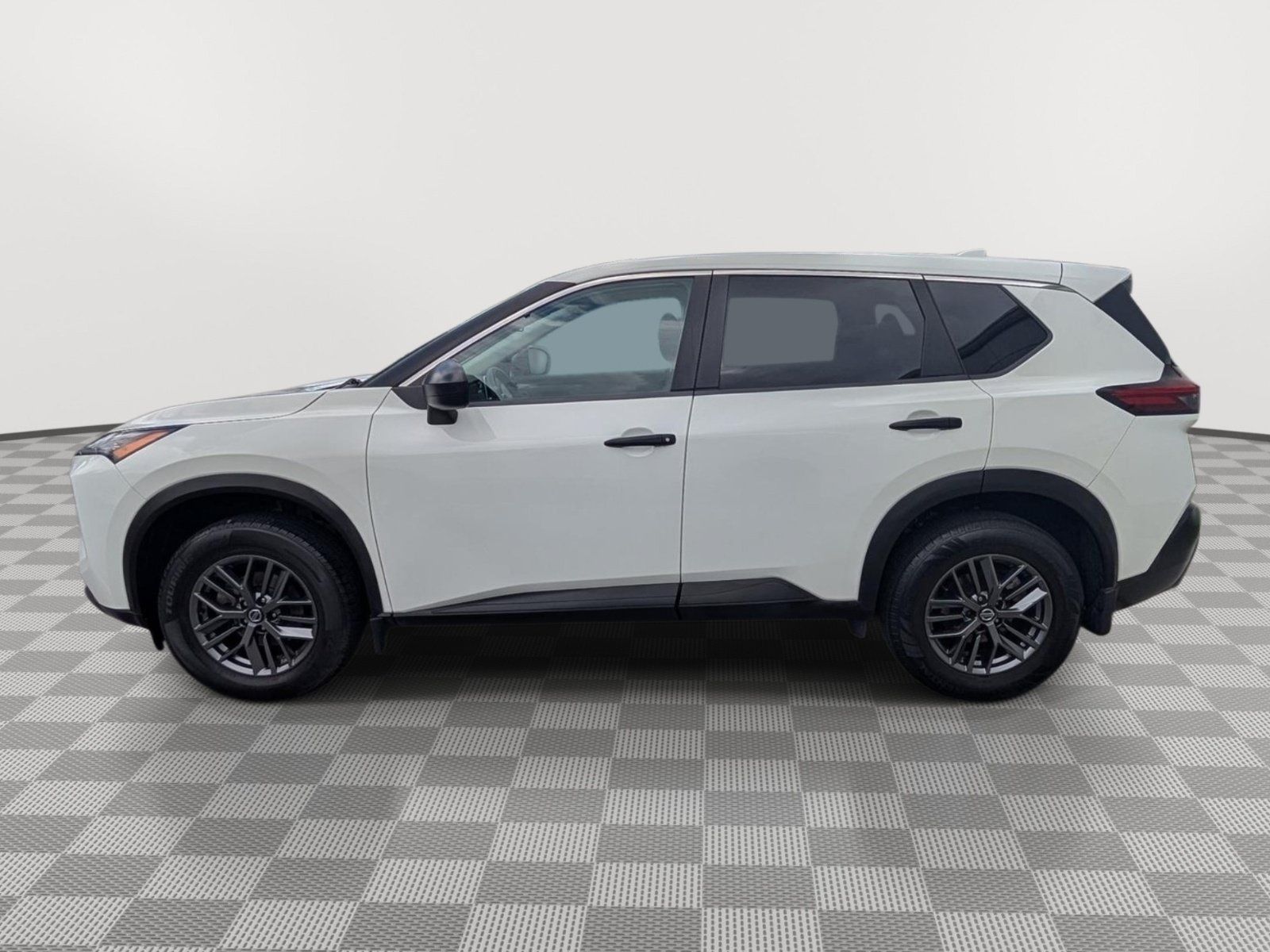 Used 2021 Nissan Rogue S AWD/4WD image 2
