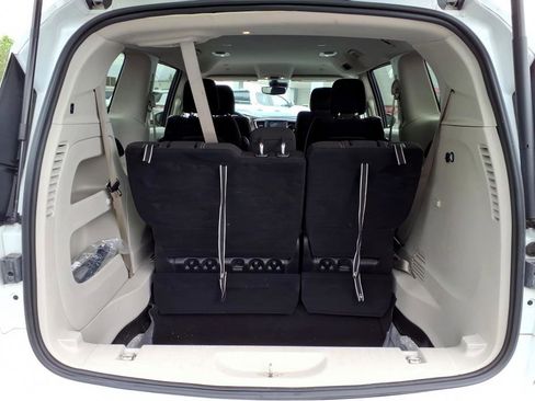 Used 2023 Chrysler Voyager LX FWD image 10