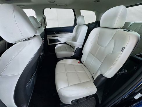 Used 2025 Kia Telluride EX w/ EX Captain's Chair Package AWD/4WD image 26