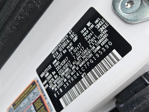 Used 2023 Kia Sorento LX image 19