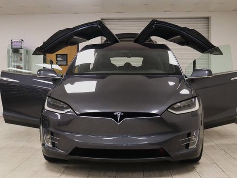 Used 2018 Tesla Model X 75D image 13