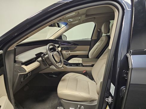 Used 2024 Lincoln Nautilus Premier w/ Equipment Group 102A image 18