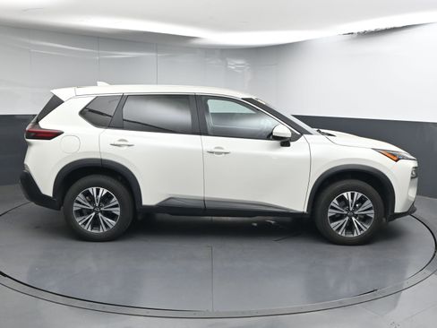 Used 2023 Nissan Rogue SV image 9